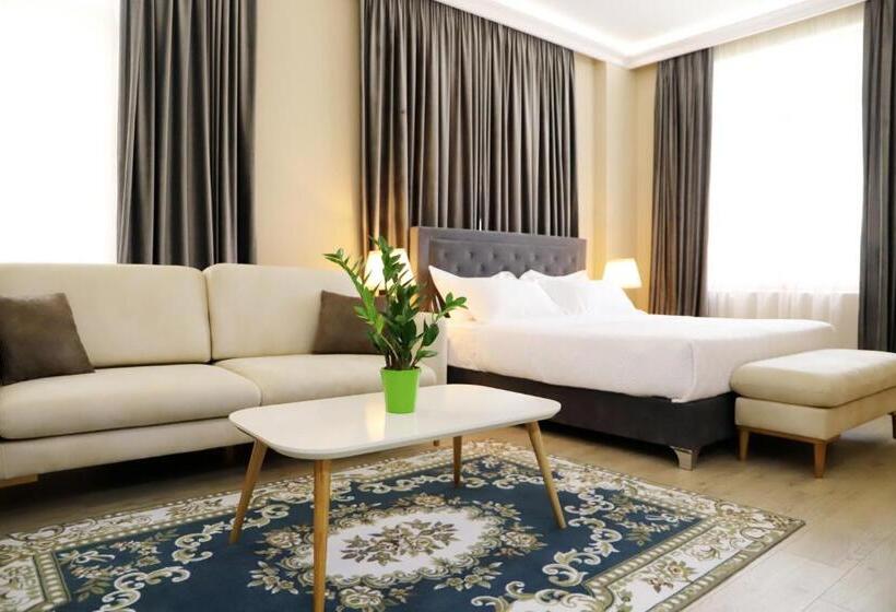 주니어 스위트, Colombo