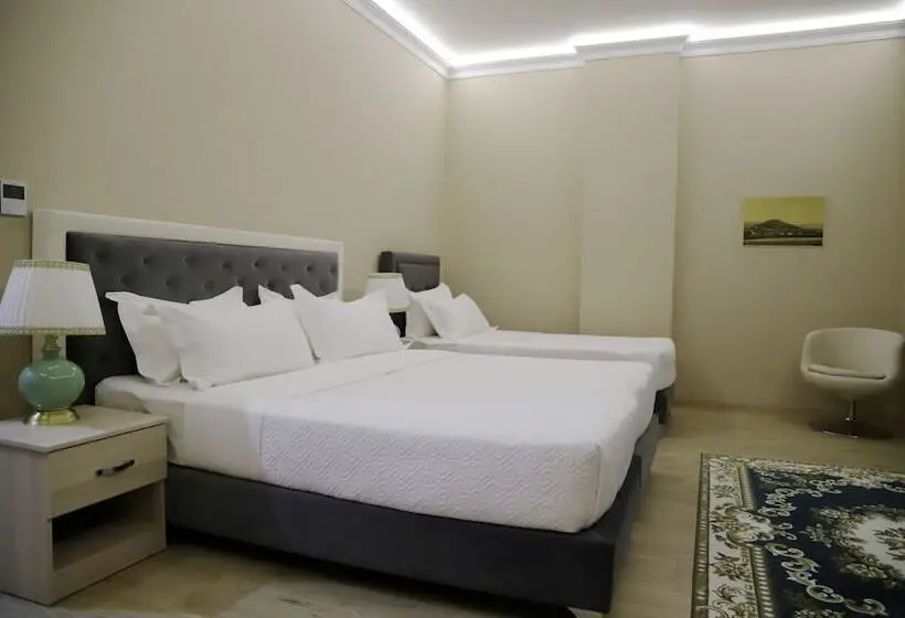 اتاق لوکس سه تخته, Colombo