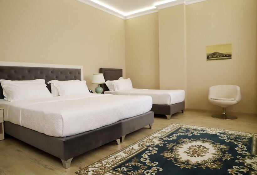 디럭스 트리플 룸, Colombo