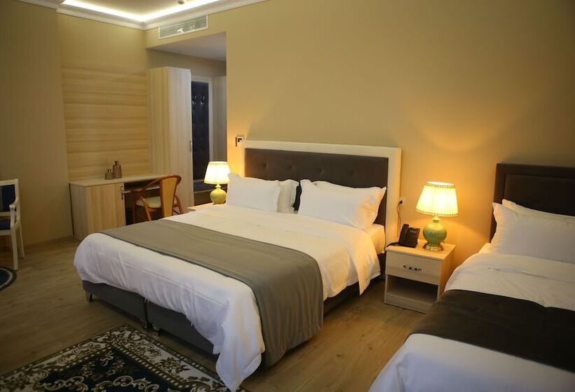 디럭스 트리플 룸, Colombo