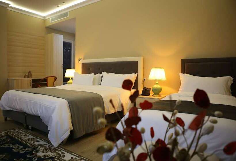 디럭스 트리플 룸, Colombo