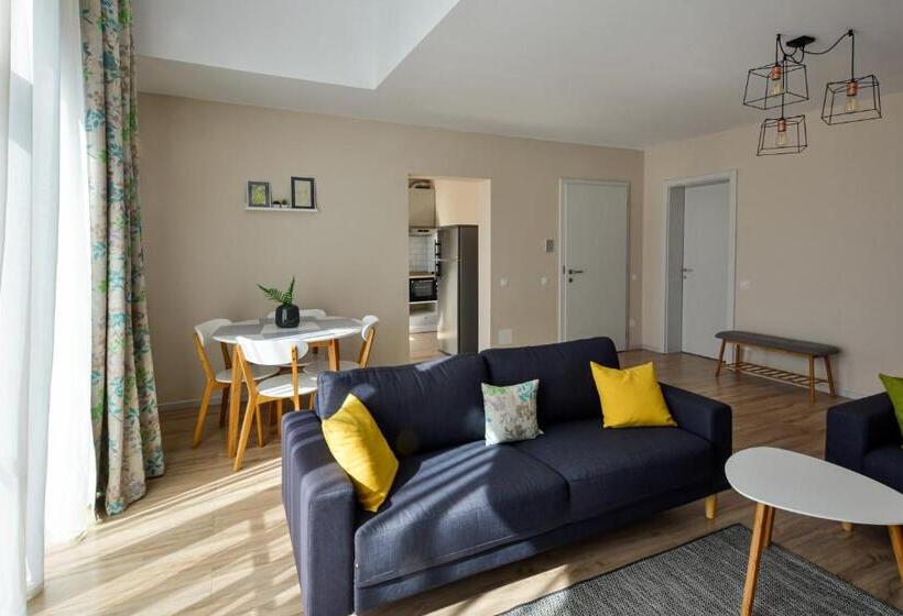 带1个卧室的顶楼公寓, Mandarin Premium Apartments