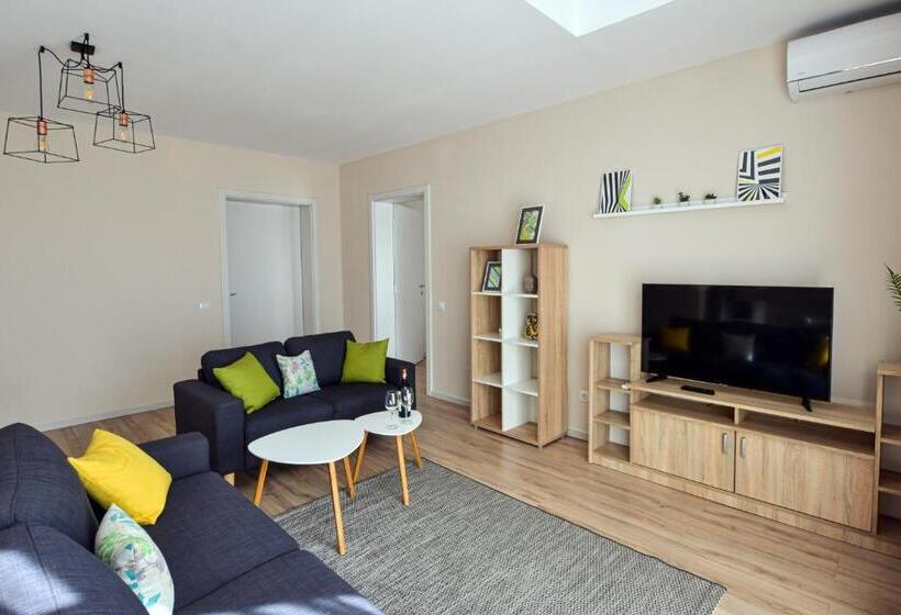 带1个卧室的顶楼公寓, Mandarin Premium Apartments