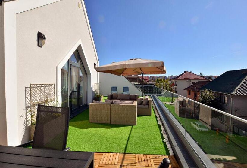 带1个卧室的顶楼公寓, Mandarin Premium Apartments