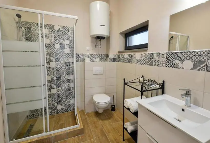 استودیوی استاندارد, Mandarin Premium Apartments