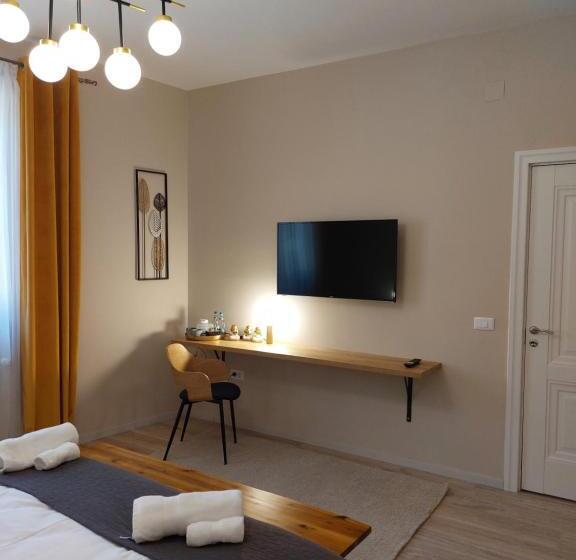 带大床的高级房间, Mandarin Premium Apartments