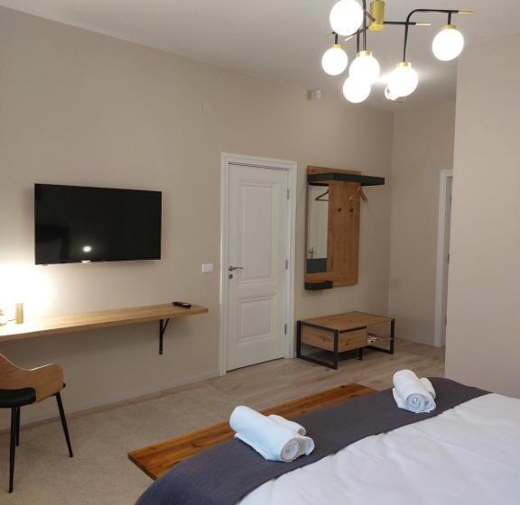 带大床的高级房间, Mandarin Premium Apartments