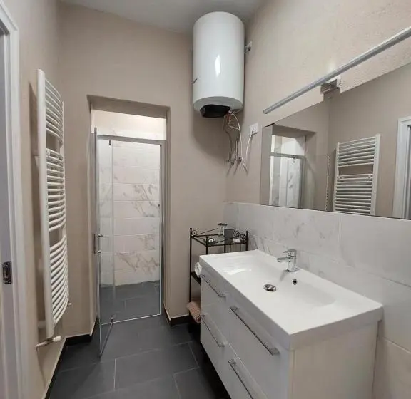 اتاق استاندارد با تراس, Mandarin Premium Apartments