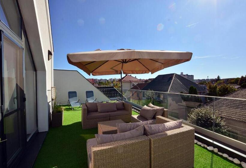 带1个卧室的顶楼公寓, Mandarin Premium Apartments