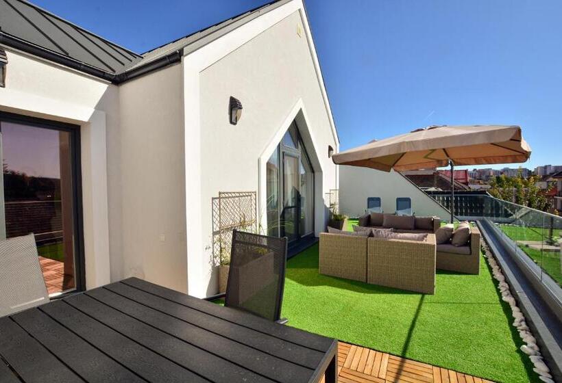 带1个卧室的顶楼公寓, Mandarin Premium Apartments