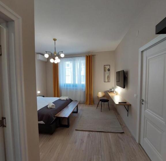 带大床的高级房间, Mandarin Premium Apartments