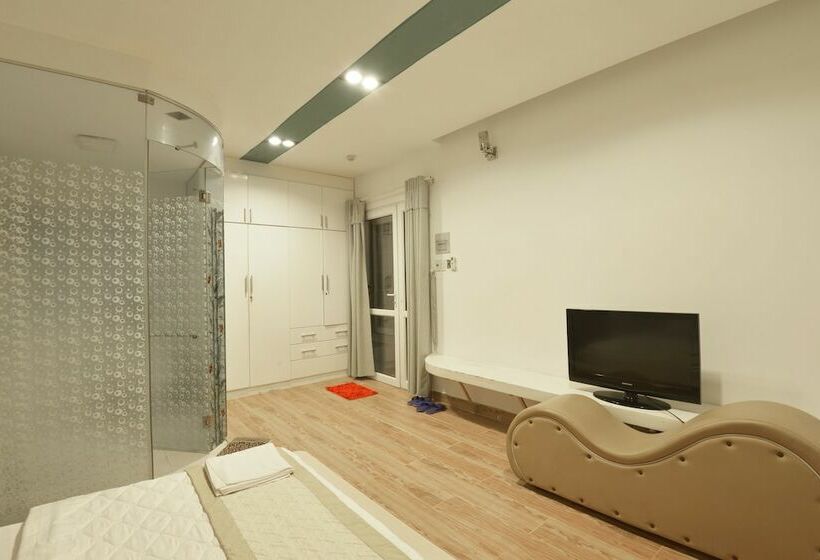 اتاق لوکس, My Friends