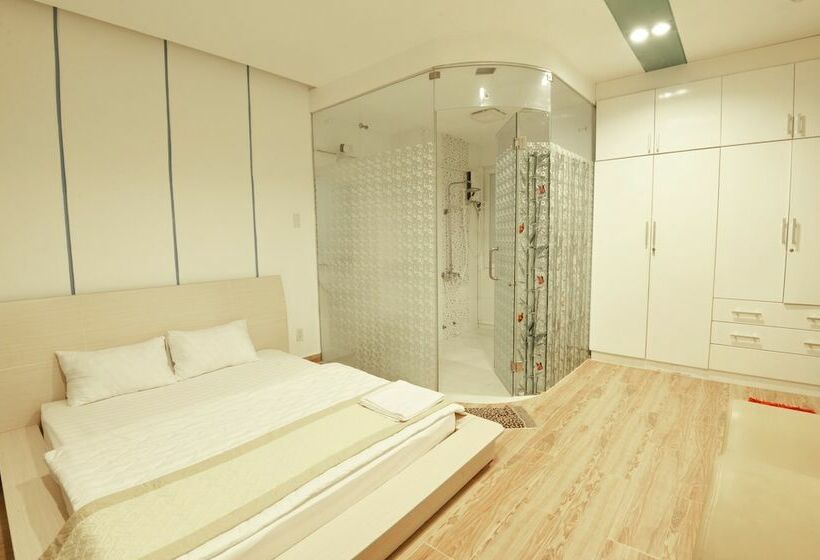 اتاق لوکس, My Friends