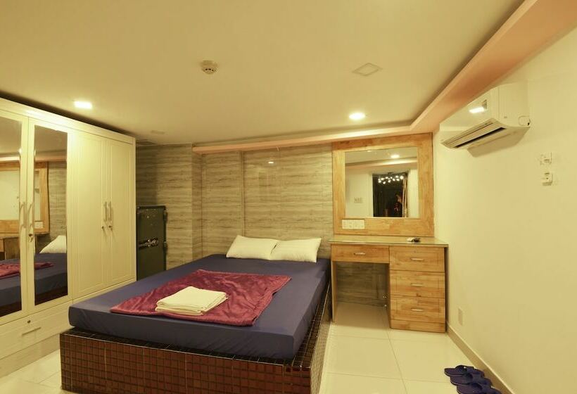 اتاق لوکس, My Friends