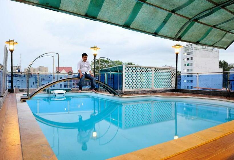 اتاق استاندارد چهار تخته, My Friends