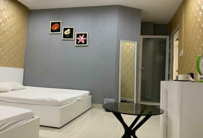 اتاق استاندارد چهار تخته, My Friends