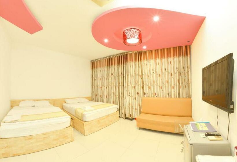 اتاق استاندارد چهار تخته, My Friends