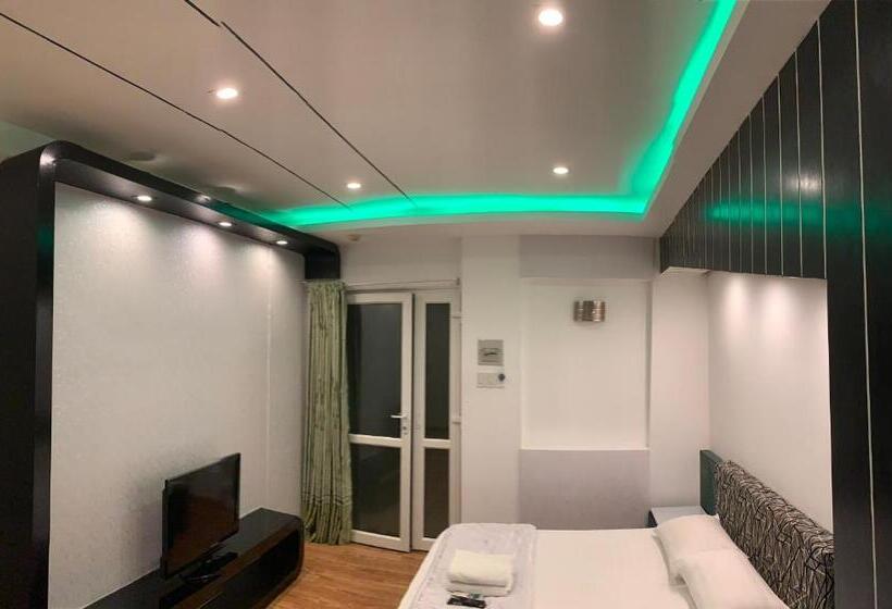 اتاق لوکس, My Friends