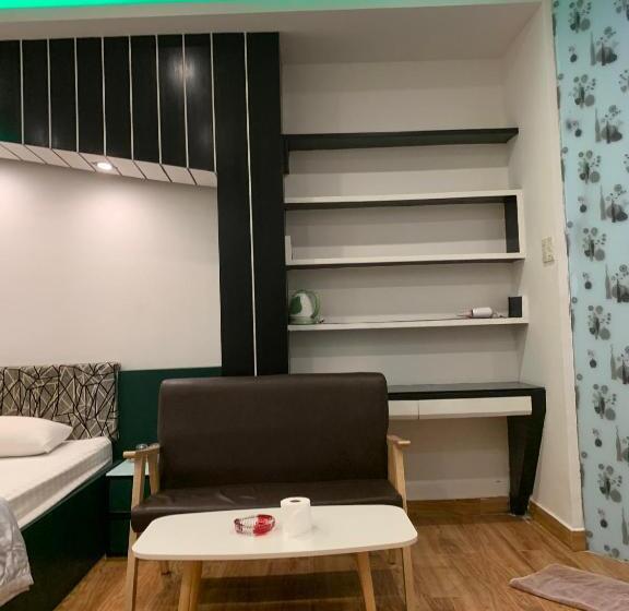 اتاق لوکس, My Friends