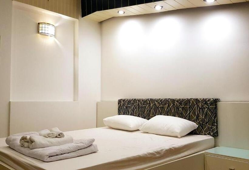 اتاق لوکس, My Friends