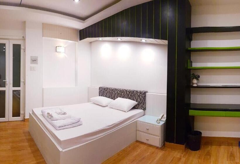 اتاق لوکس, My Friends