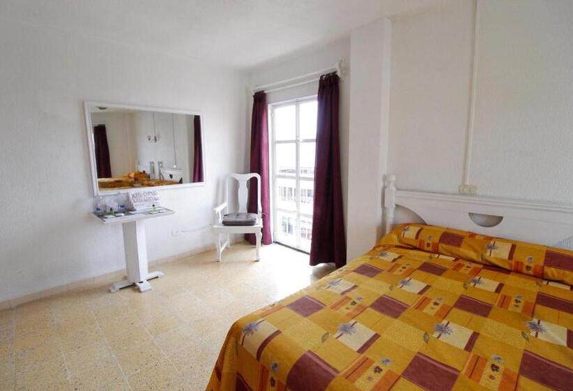 标准三人间, Castillo