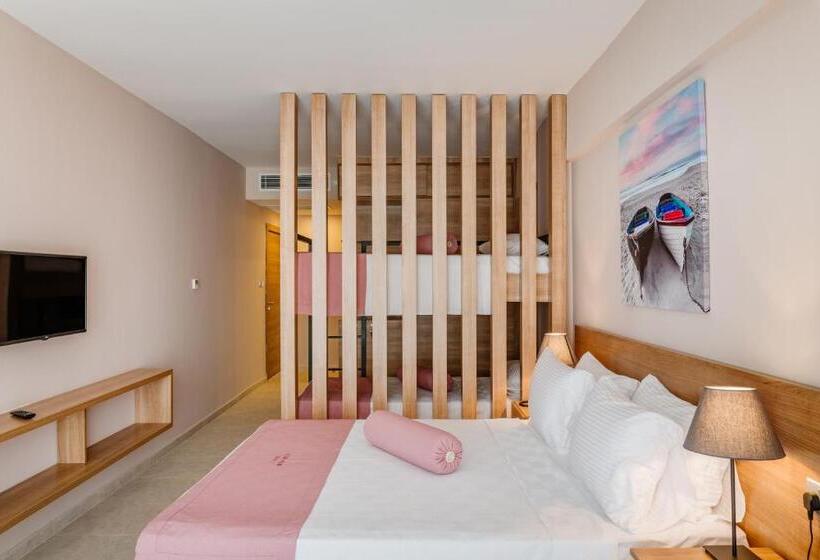 غرفة عائلية, Olivia Palm