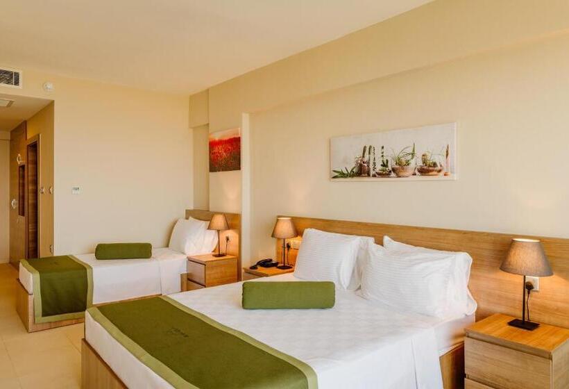 غرفة قياسية ثلاثية مزودة بشرفة, Olivia Palm