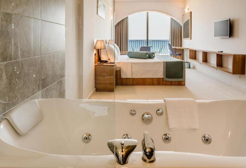 غرفة ديلوكس مطلّة علي البحر مزوَّدة بشُرفة, Olivia Palm