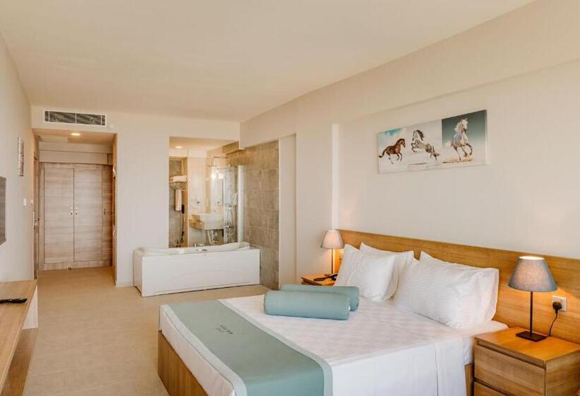 غرفة ديلوكس مطلّة علي البحر مزوَّدة بشُرفة, Olivia Palm