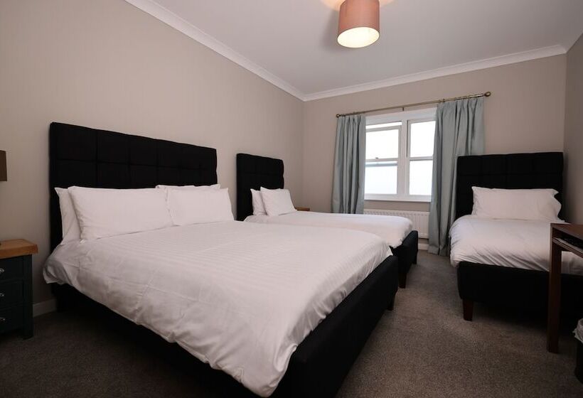 Семейный Номер, Michelangelos   Rooms, Restaurant & Bar