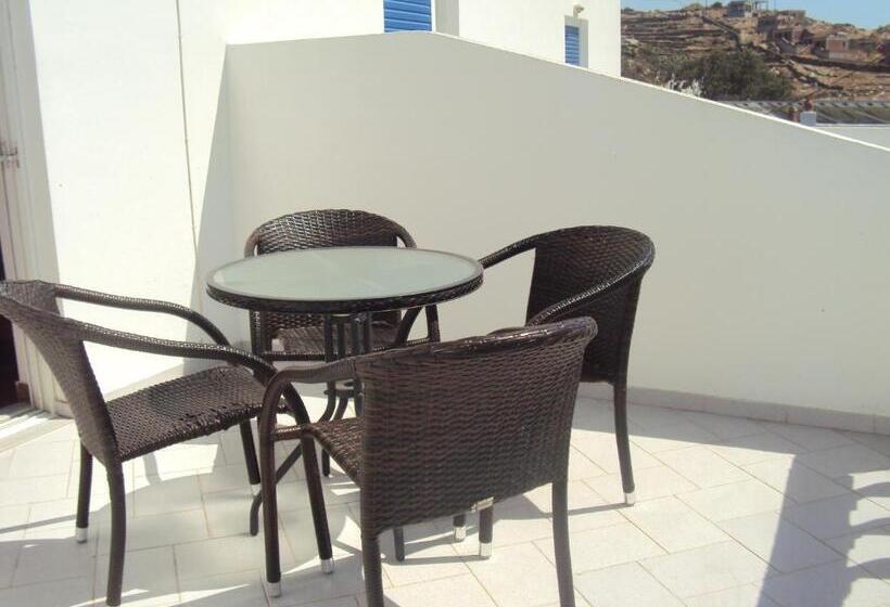 اتاق استاندارد سه نفره, Golden Star Rooms
