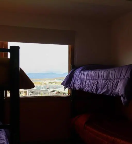 ルームシェアのワンベッド, Yaghan Hostel