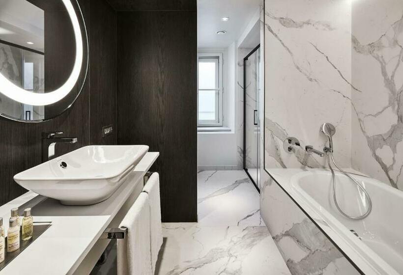اتاق لوکس خانوادگی, Doubletree By Hilton Trieste
