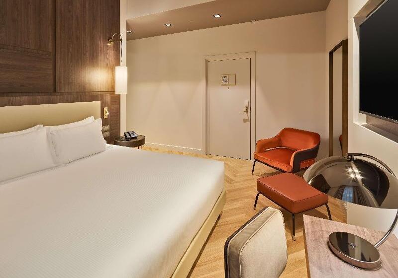 اتاق لوکس با تخت بزرگ, Doubletree By Hilton Trieste