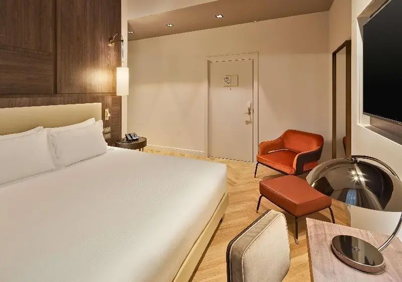 Deluxe Room King Size Bed