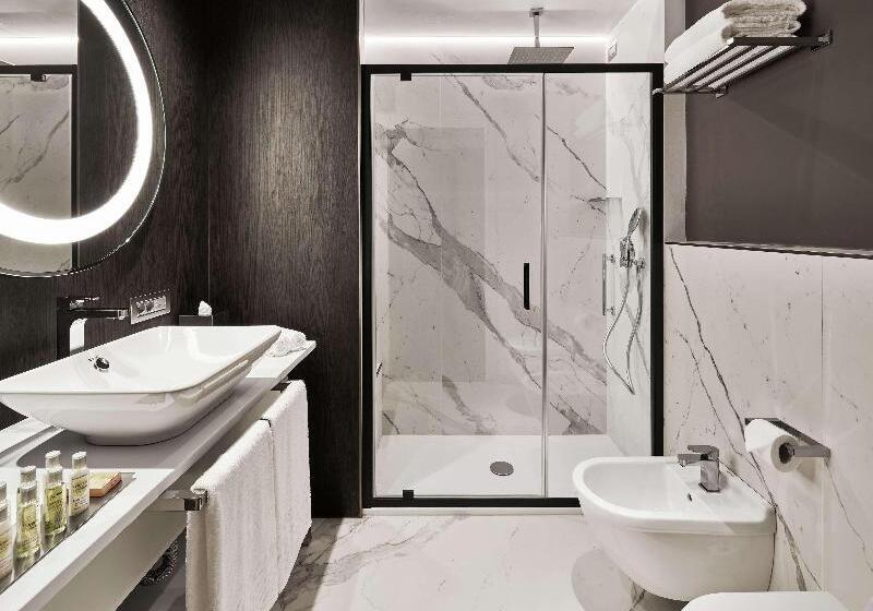 اتاق لوکس با تخت بزرگ, Doubletree By Hilton Trieste