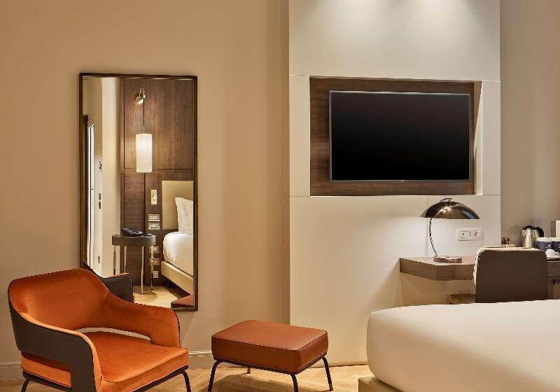 اتاق لوکس با تخت بزرگ, Doubletree By Hilton Trieste