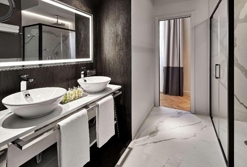 سوئیت جونیور با تخت بزرگ, Doubletree By Hilton Trieste