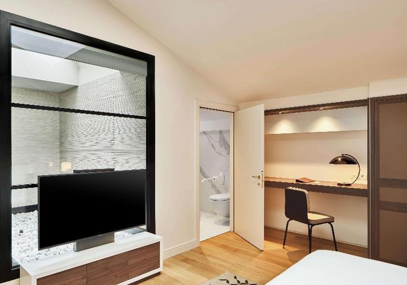 اتاق استاندارد با تخت بزرگ, Doubletree By Hilton Trieste