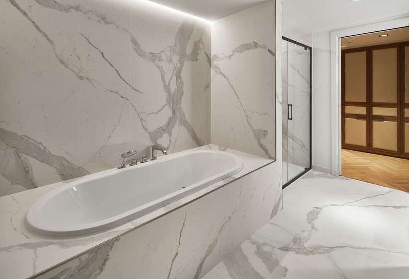 اتاق استاندارد با تخت بزرگ, Doubletree By Hilton Trieste