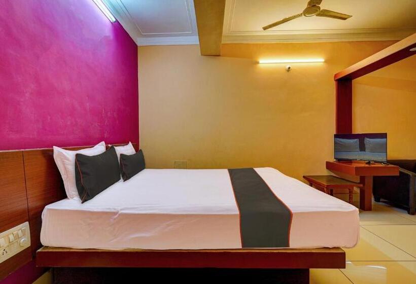 三人经典房间, Spot On 700758 Kvc Holiday Inn