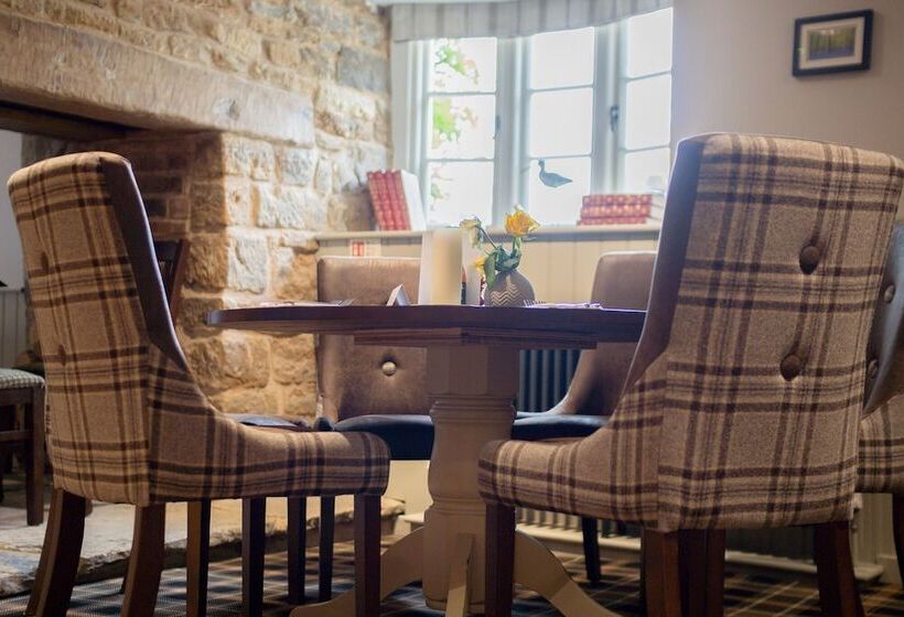 スタンダードルーム, The Red Lion At Hellidon