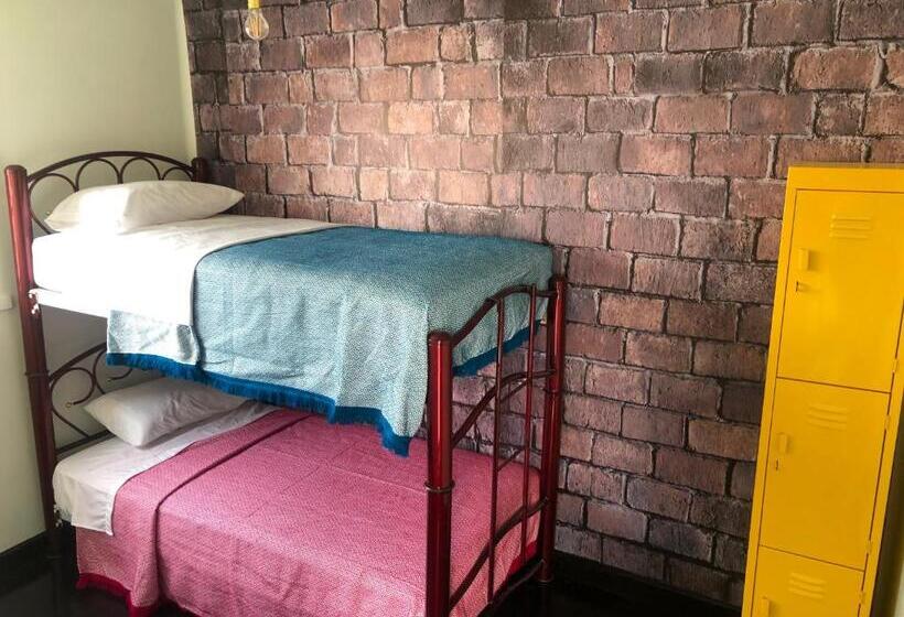 バスルーム共同エコノミー4人部屋, Casa Eufemia Hostel Type