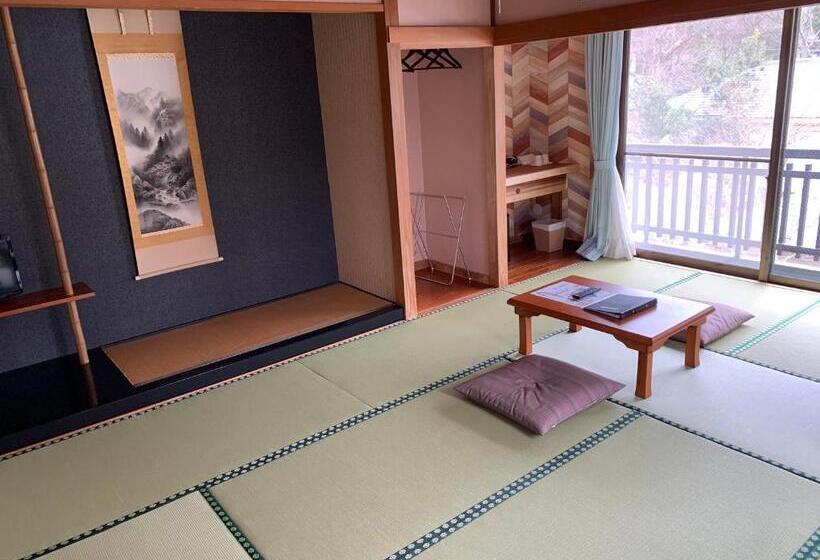 Четырехместный Номер Стандарт Вид на Сад, Onsen & Garden Asante Inn