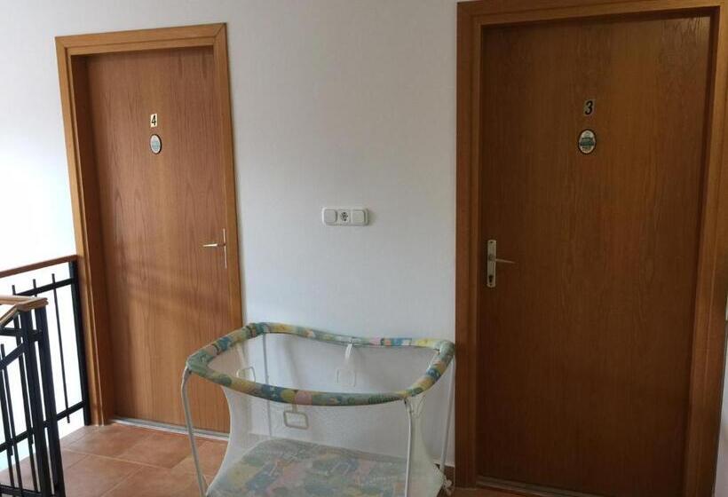 Трехместный Номер Стандарт с Балконом, Villa Elysium