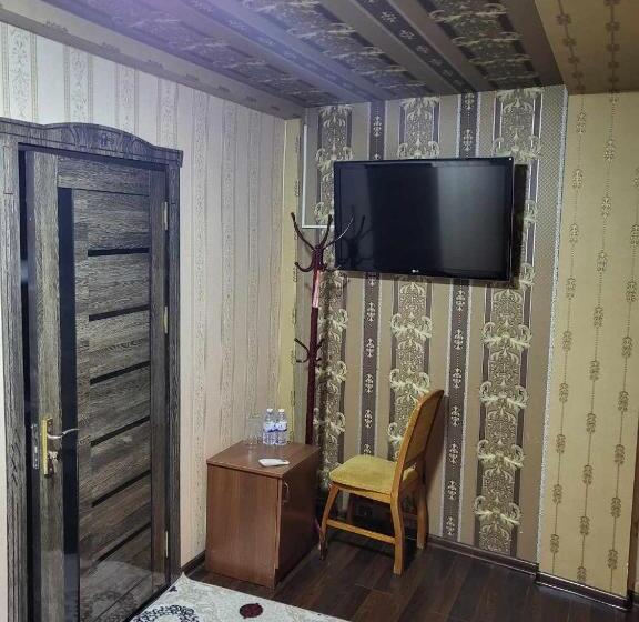 غرفة عائلية, Shahnoza Grand