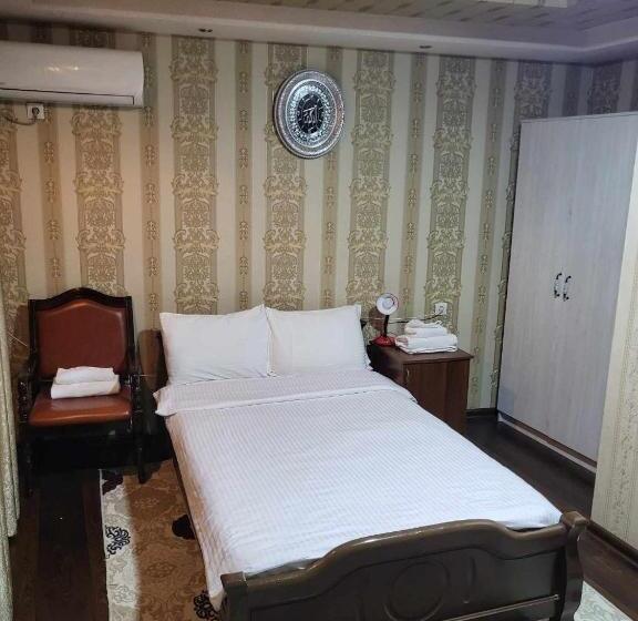 غرفة عائلية, Shahnoza Grand