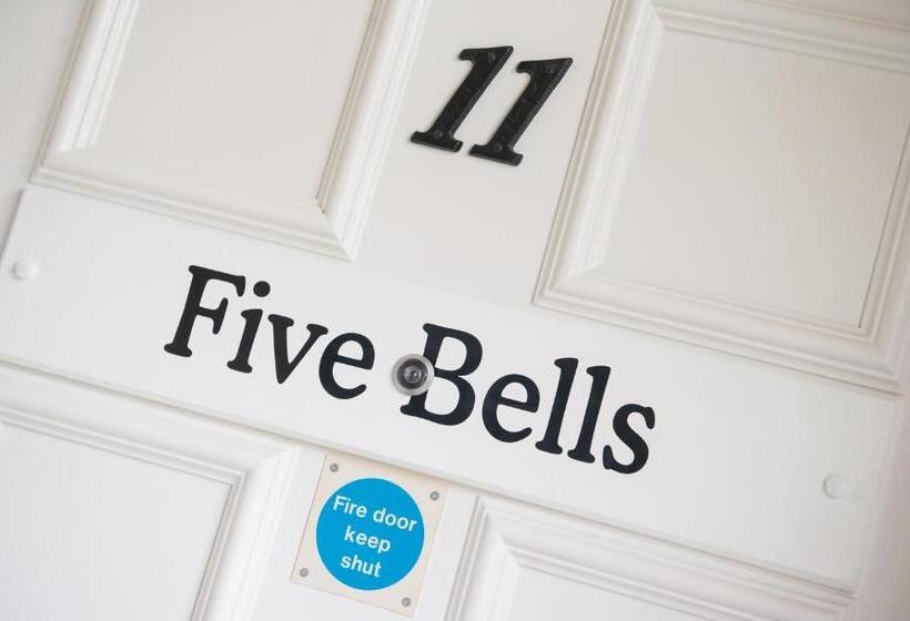 スタンダードルーム, The Cheshire Cat By Innkeeper S Collection