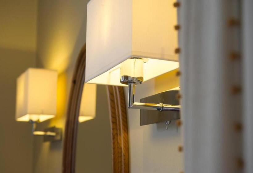 スタンダードルーム, The Cheshire Cat By Innkeeper S Collection